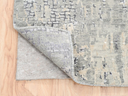 Grey 2'6" x 11'8" Modern / Contemporary Hand knotted Wool/Silk Rug - Sku: O062690