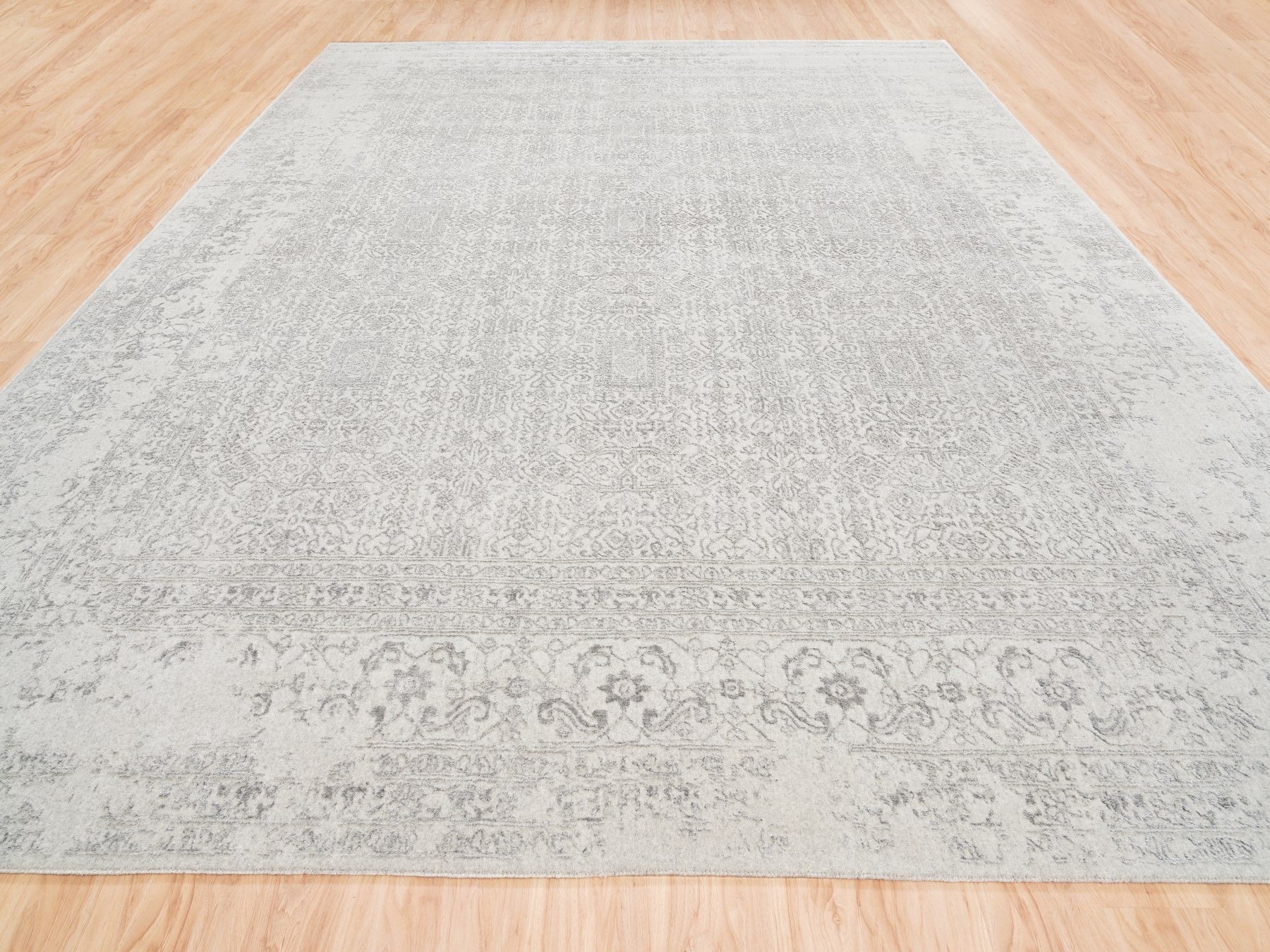 Modern / Contemporary hand-knotted wool/art silk rug in Beige, 11'10" x 14'9" — SKU O062836 (view 2)