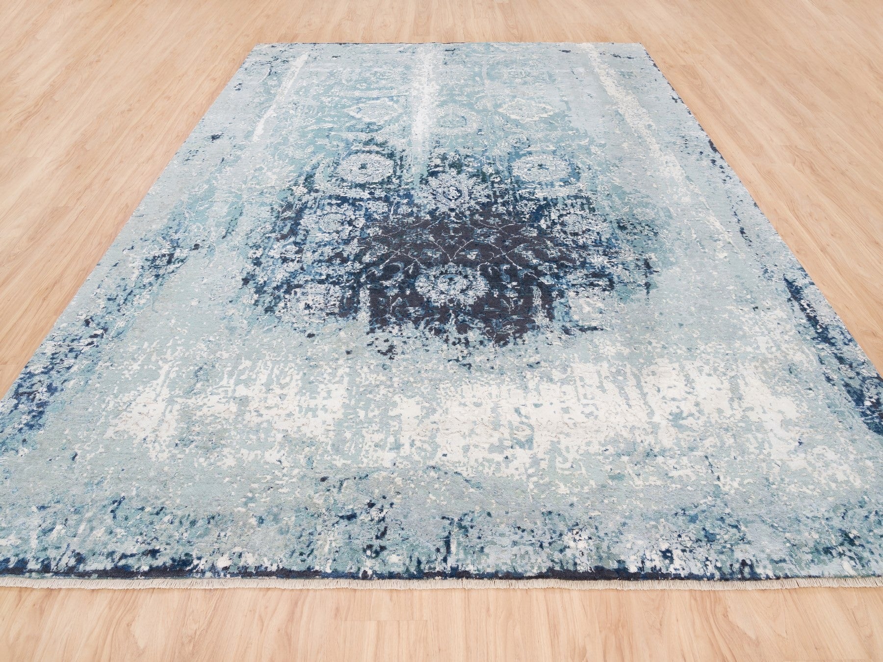 Tabriz Transitional hand-knotted wool/silk rug in Blue, 9'1" x 11'9" — SKU O062840 (view 2)