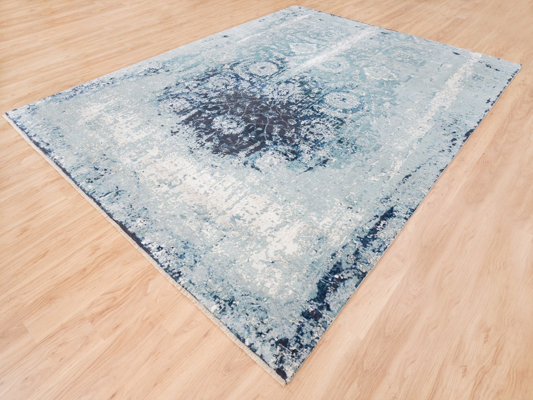 Tabriz Transitional hand-knotted wool/silk rug in Blue, 9'1" x 11'9" — SKU O062840 (view 3)