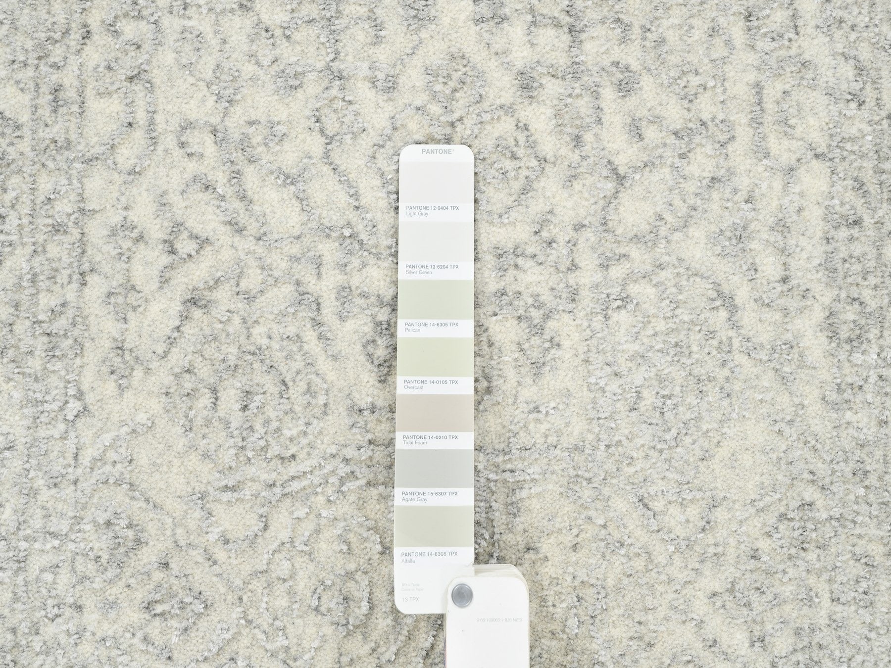 Modern / Contemporary hand-knotted wool/art silk runner in Beige, 2'6" x 10'1" — SKU O062854 (view 4)