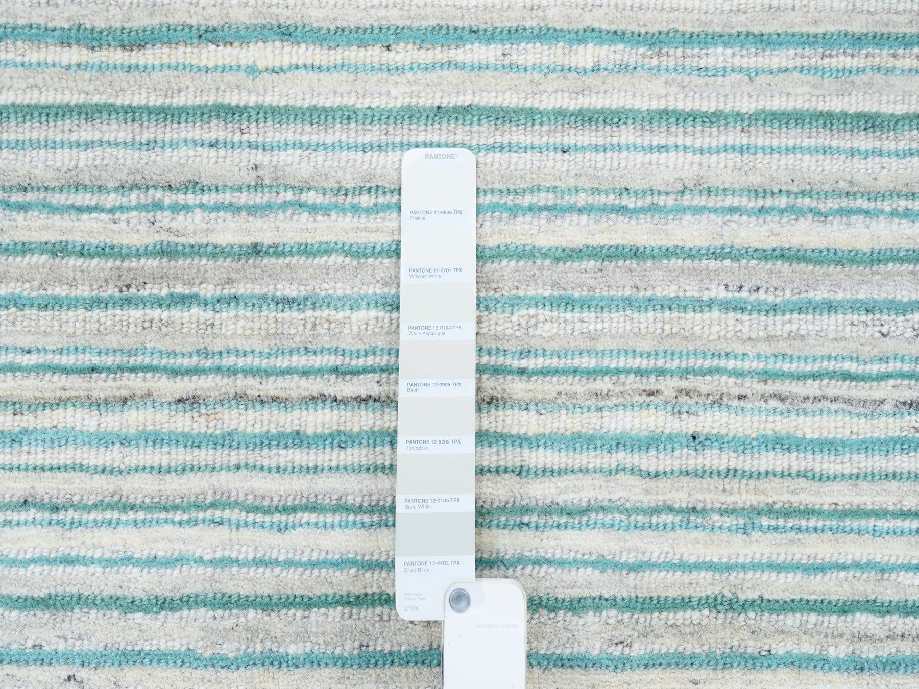 Modern / Contemporary hand-knotted wool rug in Green, 9'1" x 12' — SKU O063043 (view 7)