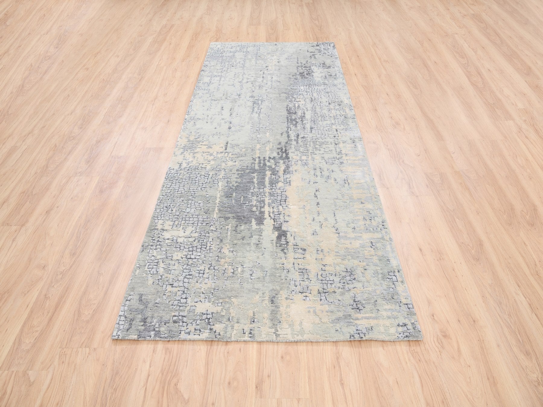 Gray 4'1" x 9'9" Modern / Contemporary Hand knotted Wool/Silk Rug - Sku: O063062