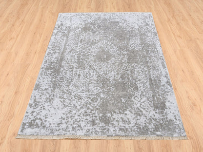 Grey 4'2" x 6'0" Transitional Hand knotted Wool/Silk Rug - Sku: O063183