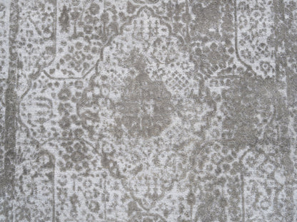 Transitional hand-knotted wool/silk rug in Gray, 4'2" x 6' — SKU O063183 (view 5)