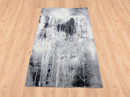 Ivory 3'1" x 5'0" Modern and Contemporary Hand knotted Wool/Silk Rug - Sku: O063189