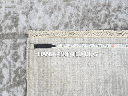 Grey 2'7" x 7'9" Transitional Hand knotted Wool/Silk Rug - Sku: O063196