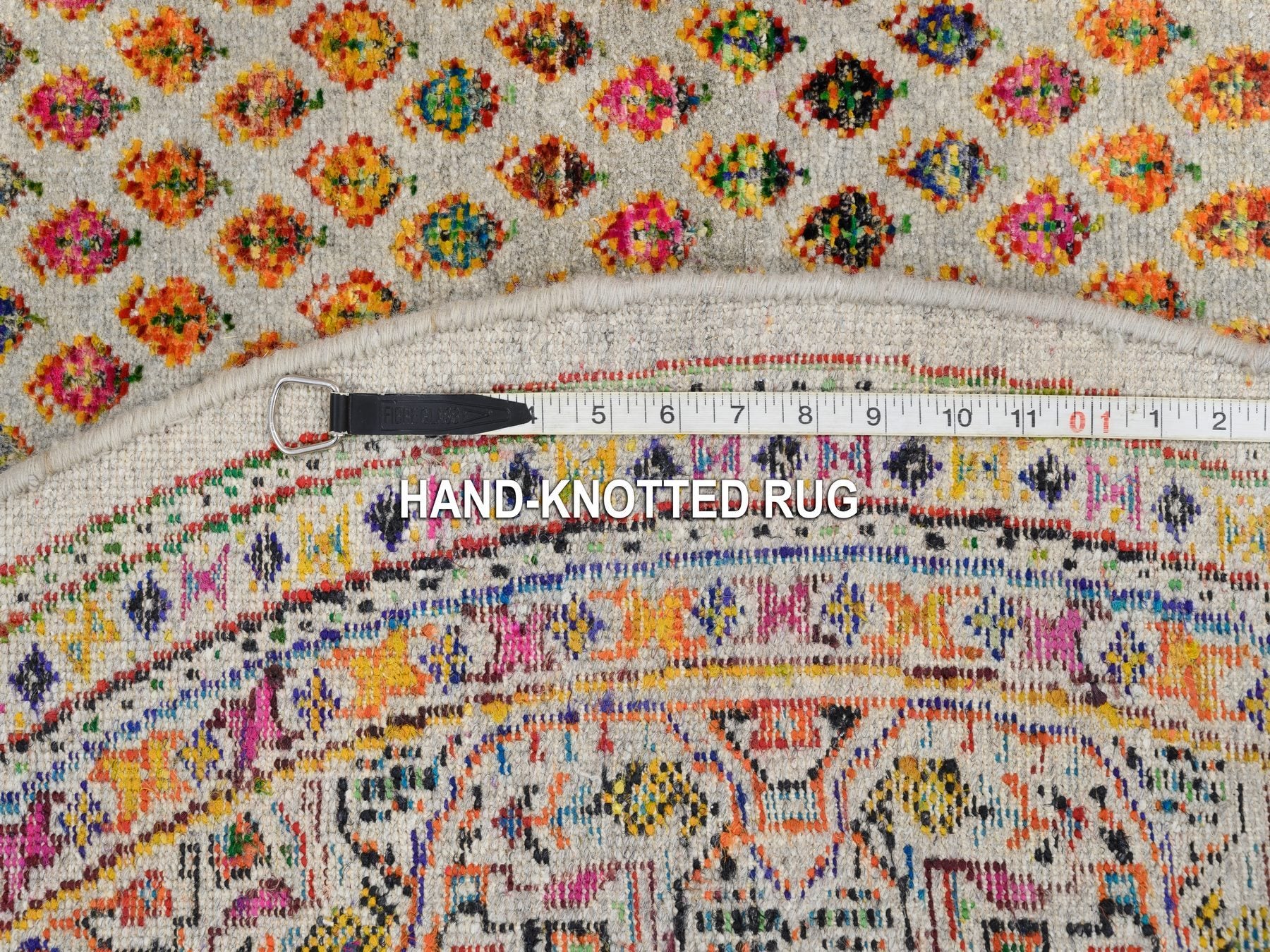 Sarouk Modern / Contemporary hand-knotted wool/sari silk rug in Beige, 5' x 5'2" — SKU O063221 (view 8)