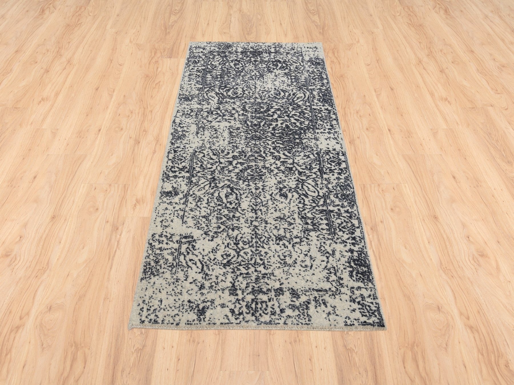 Gray 2'6" x 6'1" Modern / Contemporary Handloom Wool/Silk Rug - Sku: O063262