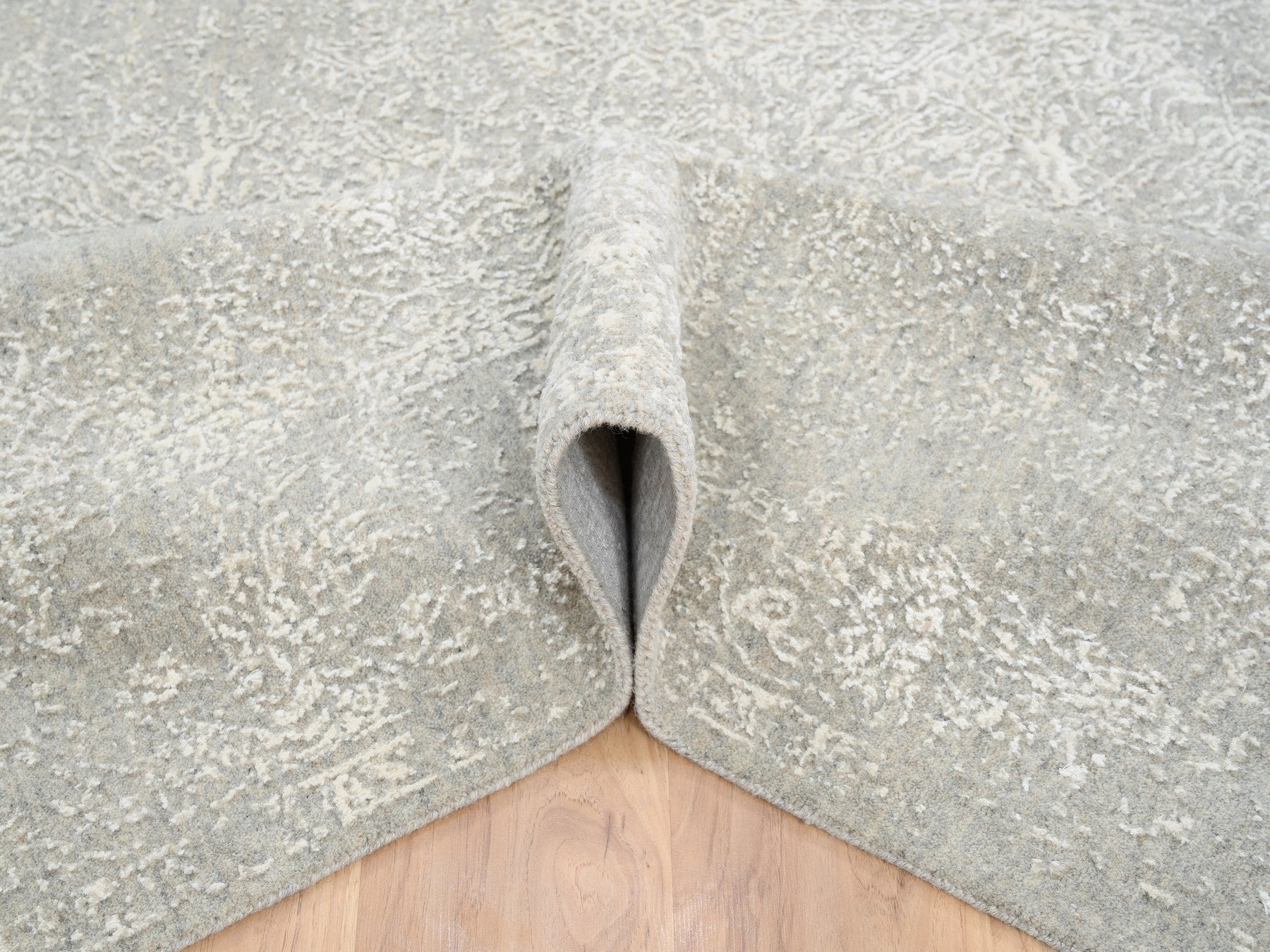 Modern / Contemporary hand-knotted wool/art silk rug in Beige, 6' x 9'2" — SKU O063264 (view 6)