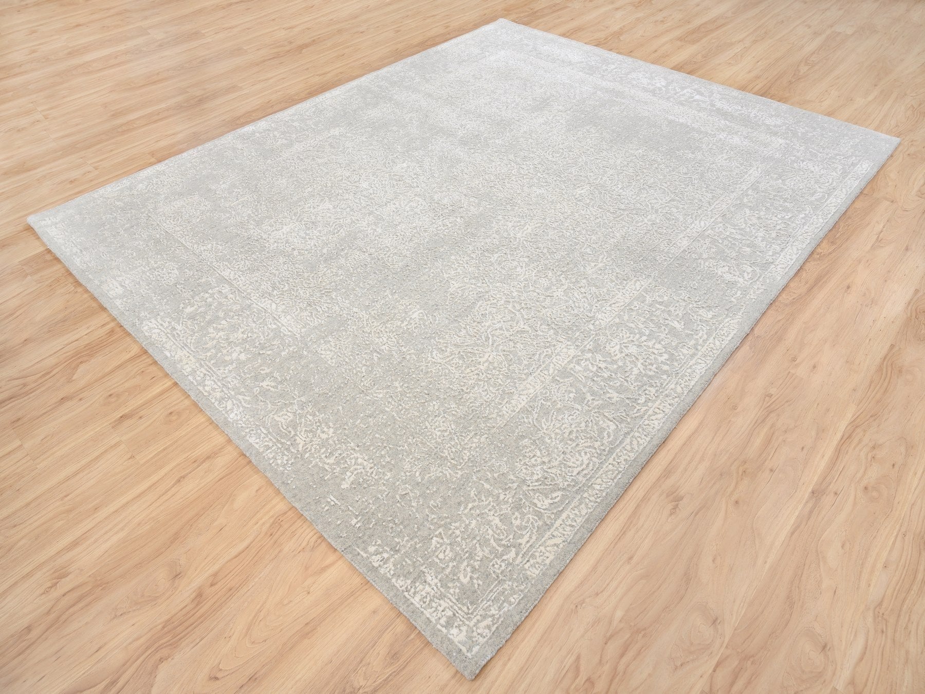 Modern / Contemporary hand-knotted wool/art silk rug in Beige, 8' x 10' — SKU O063267 (view 3)