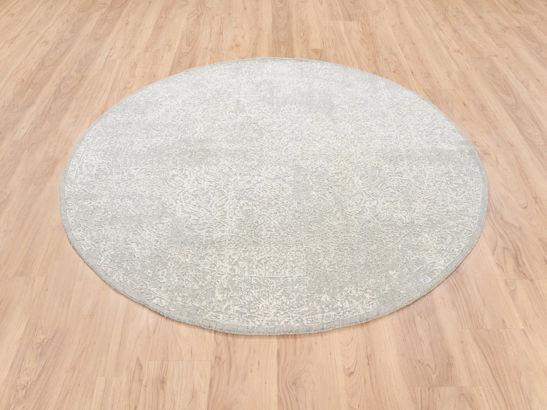 Modern / Contemporary hand-knotted wool/art silk rug in Beige, 6' x 6'1" — SKU O063272 (view 2)