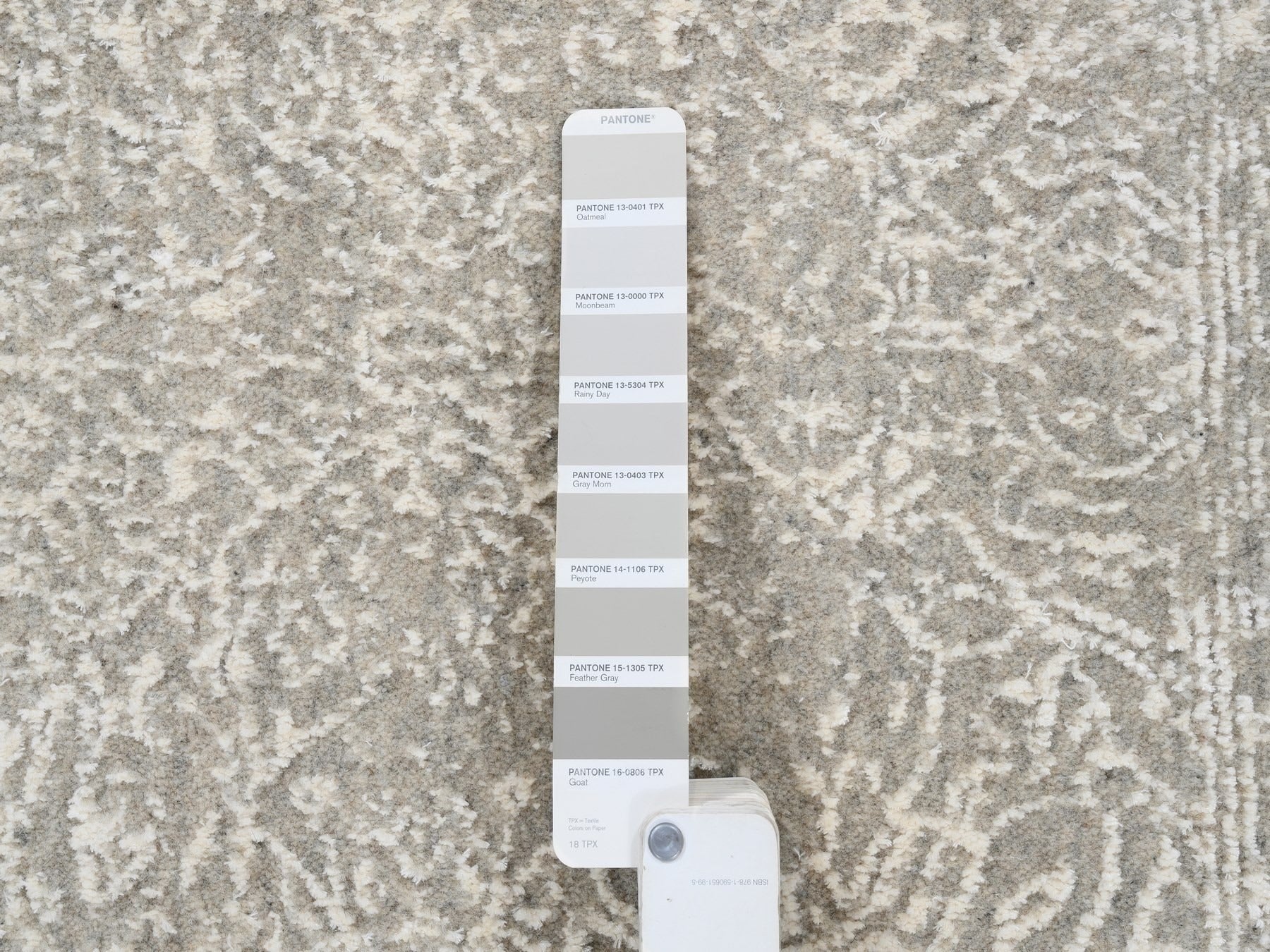 Modern / Contemporary hand-knotted wool/art silk runner in Beige, 2'7" x 12' — SKU O063278 (view 4)