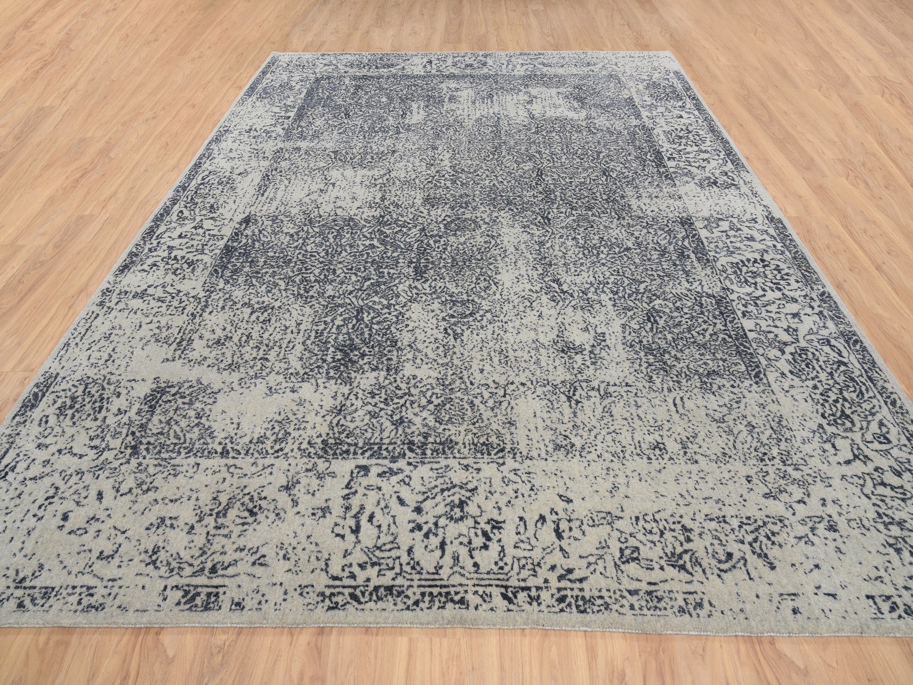 Modern / Contemporary hand-knotted wool/art silk rug in Gray, 9' x 12' — SKU O063297 (view 2)