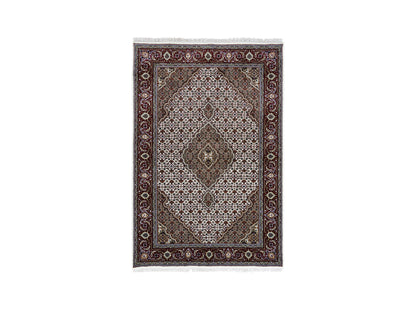 Ivory 4'1" x 6'2" Fine Oriental Hand knotted Wool/Silk Rug - Sku: O063344
