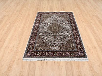 Ivory 4'1" x 6'2" Fine Oriental Hand knotted Wool/Silk Rug - Sku: O063344