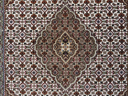 Ivory 4'1" x 6'2" Fine Oriental Hand knotted Wool/Silk Rug - Sku: O063344