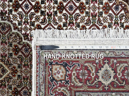 Ivory 4'1" x 6'2" Fine Oriental Hand knotted Wool/Silk Rug - Sku: O063344