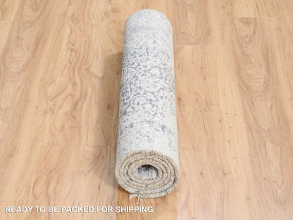 Grey 2'6" x 5'10" Transitional Hand knotted Wool/Silk Rug - Sku: O063475