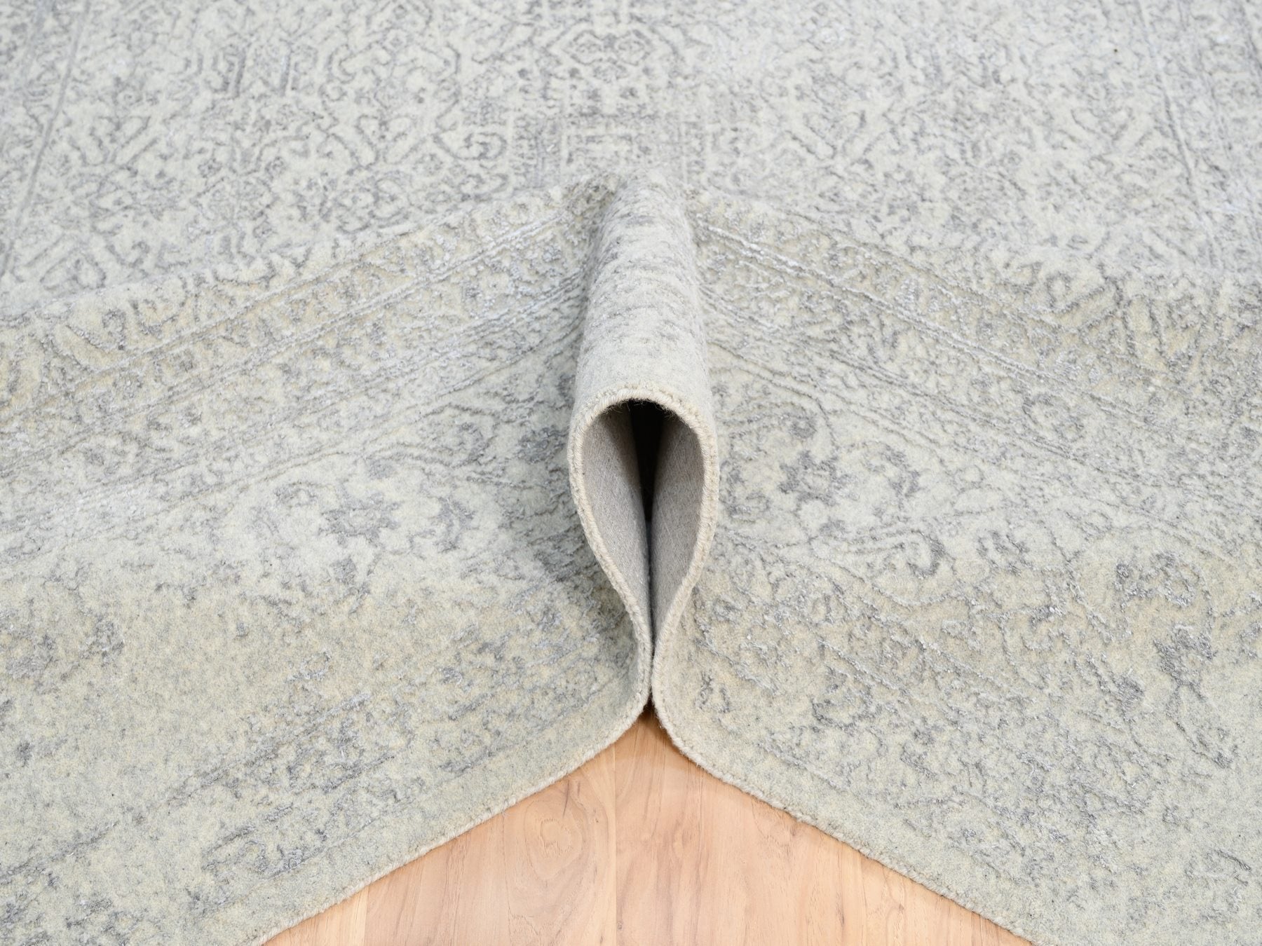 Modern / Contemporary hand-knotted wool/silk rug in Beige, 8' x 10'1" — SKU O063479 (view 5)