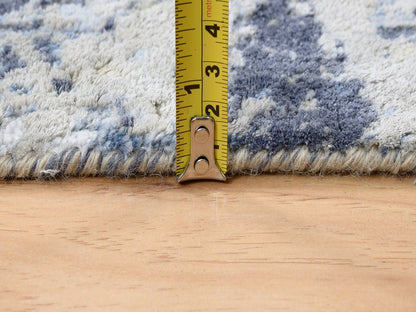 Grey 2'8" x 7'8" Transitional Hand knotted Wool/Silk Rug - Sku: O063496