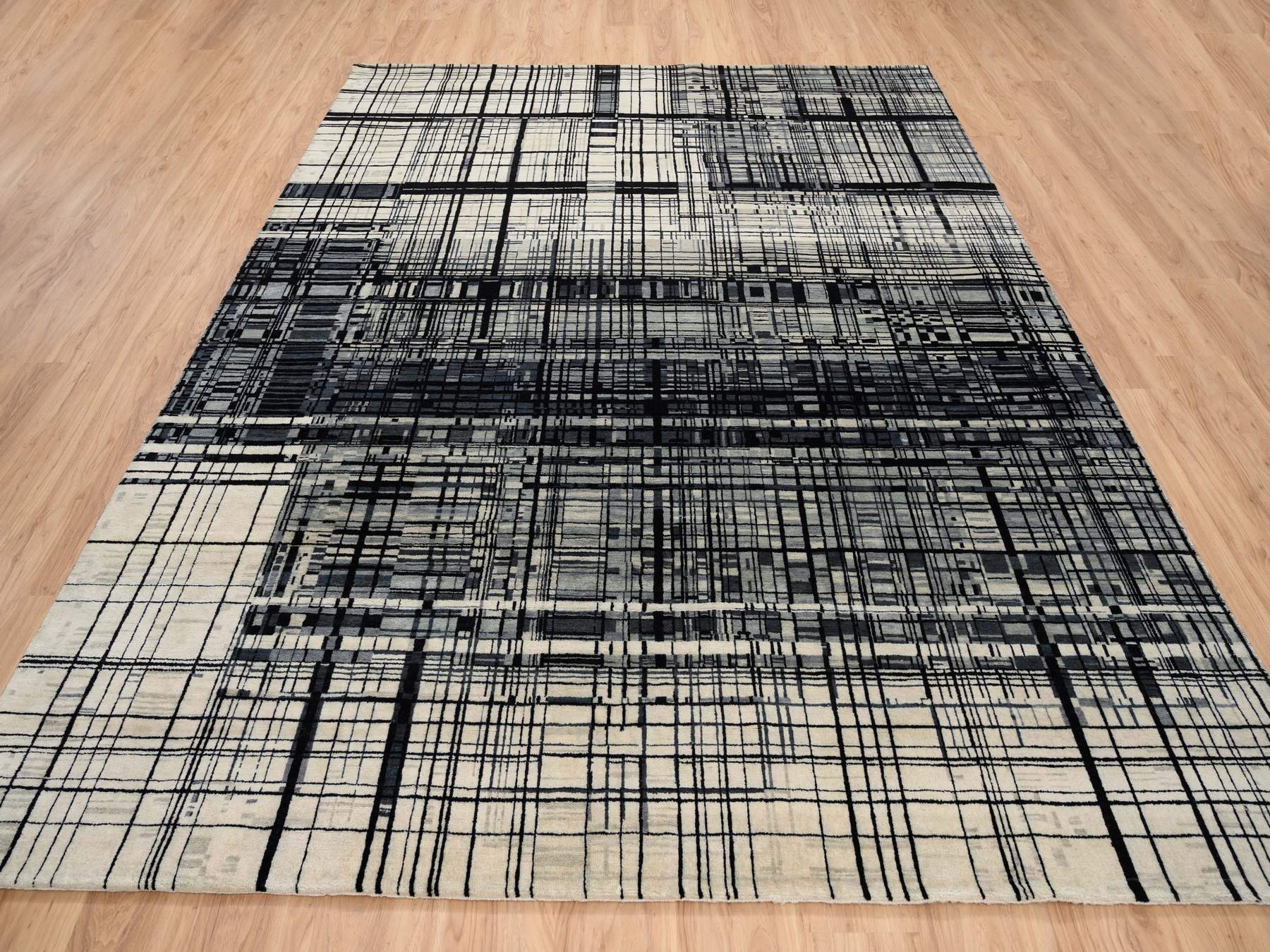 Modern / Contemporary hand-knotted wool rug in Black, 8'2" x 9'9" — SKU O063702 (view 2)
