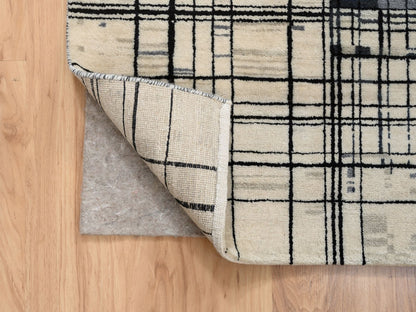 Modern / Contemporary hand-knotted wool rug in Black, 8'2" x 9'9" — SKU O063702 (view 4)