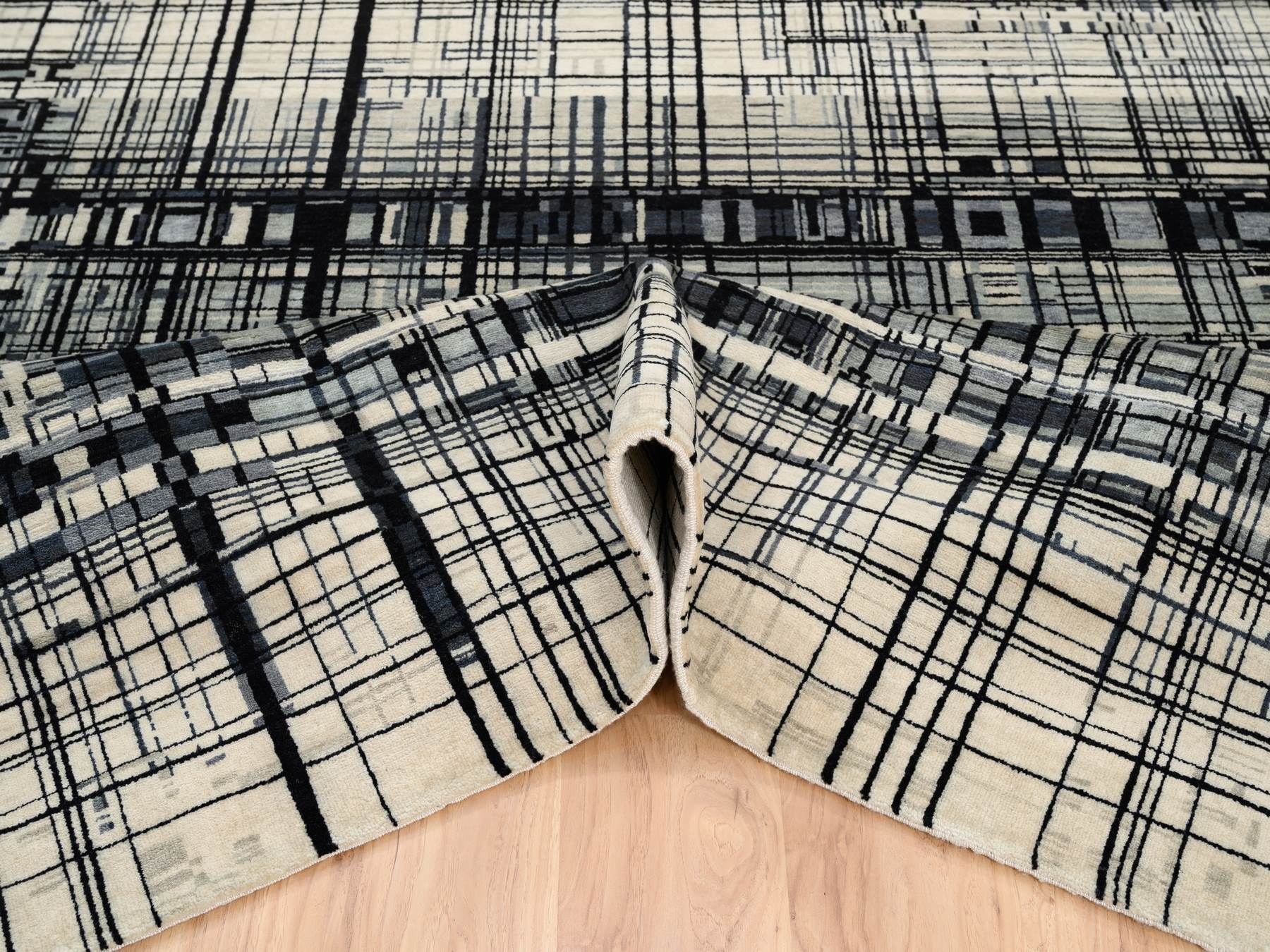 Modern / Contemporary hand-knotted wool rug in Black, 8'2" x 9'9" — SKU O063702 (view 5)