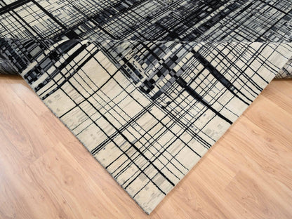 Modern / Contemporary hand-knotted wool rug in Black, 8'2" x 9'9" — SKU O063702 (view 6)