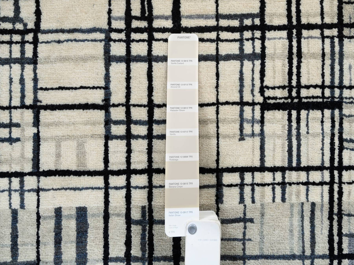 Modern / Contemporary hand-knotted wool rug in Black, 8'2" x 9'9" — SKU O063702 (view 7)