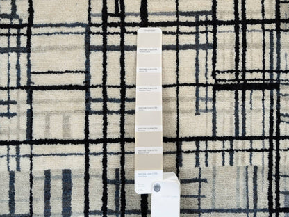 Modern / Contemporary hand-knotted wool rug in Black, 8'2" x 9'9" — SKU O063702 (view 7)