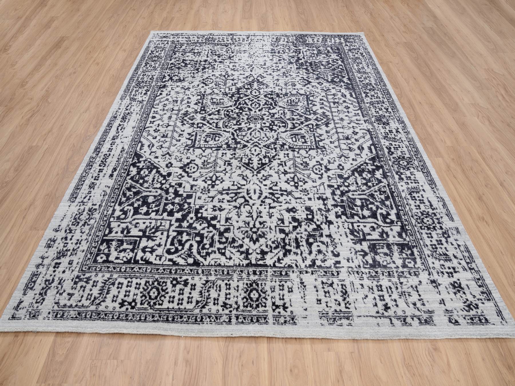 Heriz Heriz hand-knotted wool/silk rug in Black & Ivory, 8' x 10' — SKU O063787 (view 3)