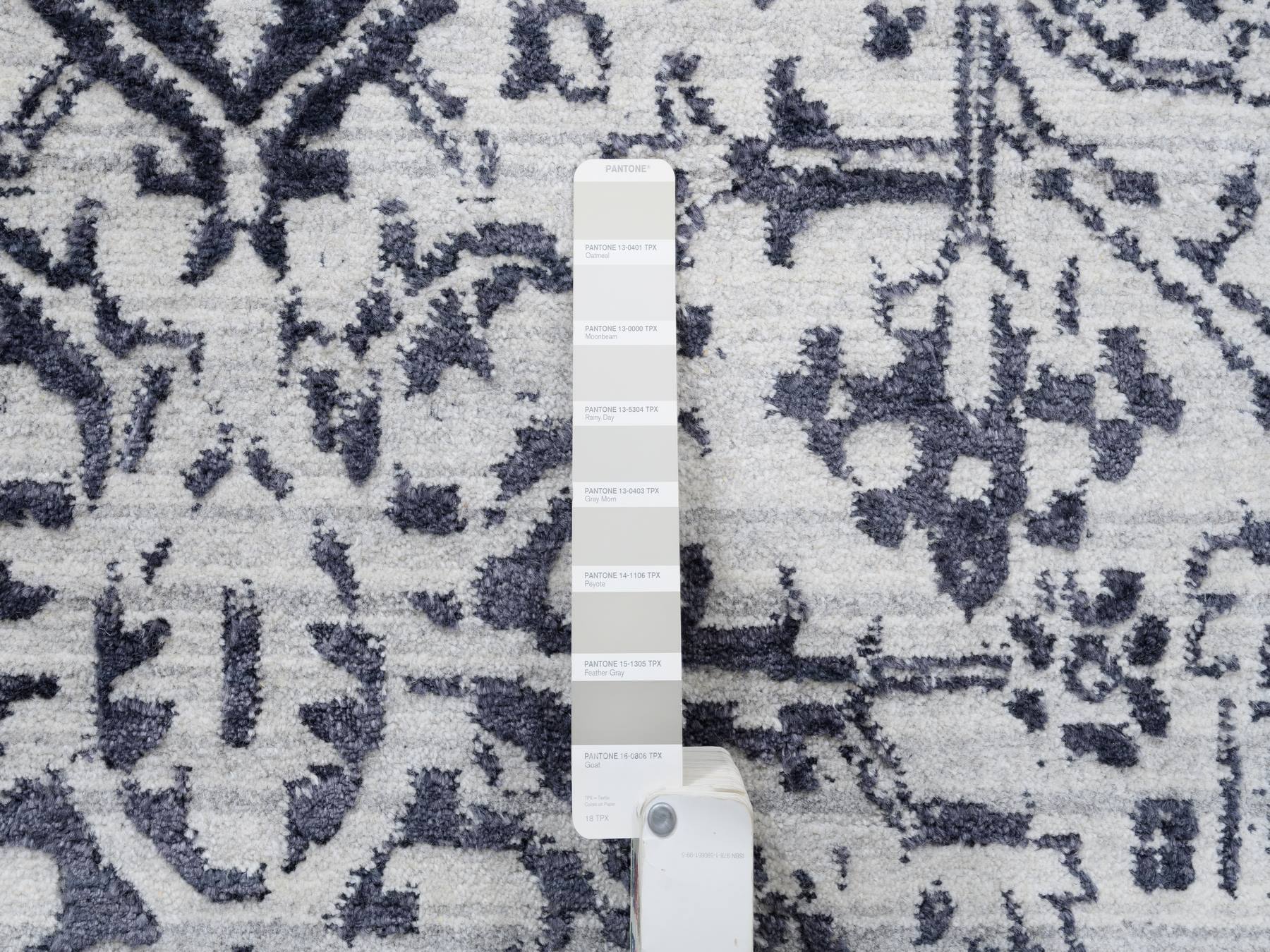 Heriz Heriz hand-knotted wool/silk rug in Black & Ivory, 8'10" x 11'10" — SKU O063827 (view 7)