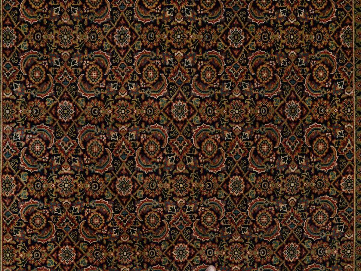 Herati Fine Oriental hand-knotted wool rug in Black & Red, 5'8" x 5'9" — SKU O063843 (view 5)