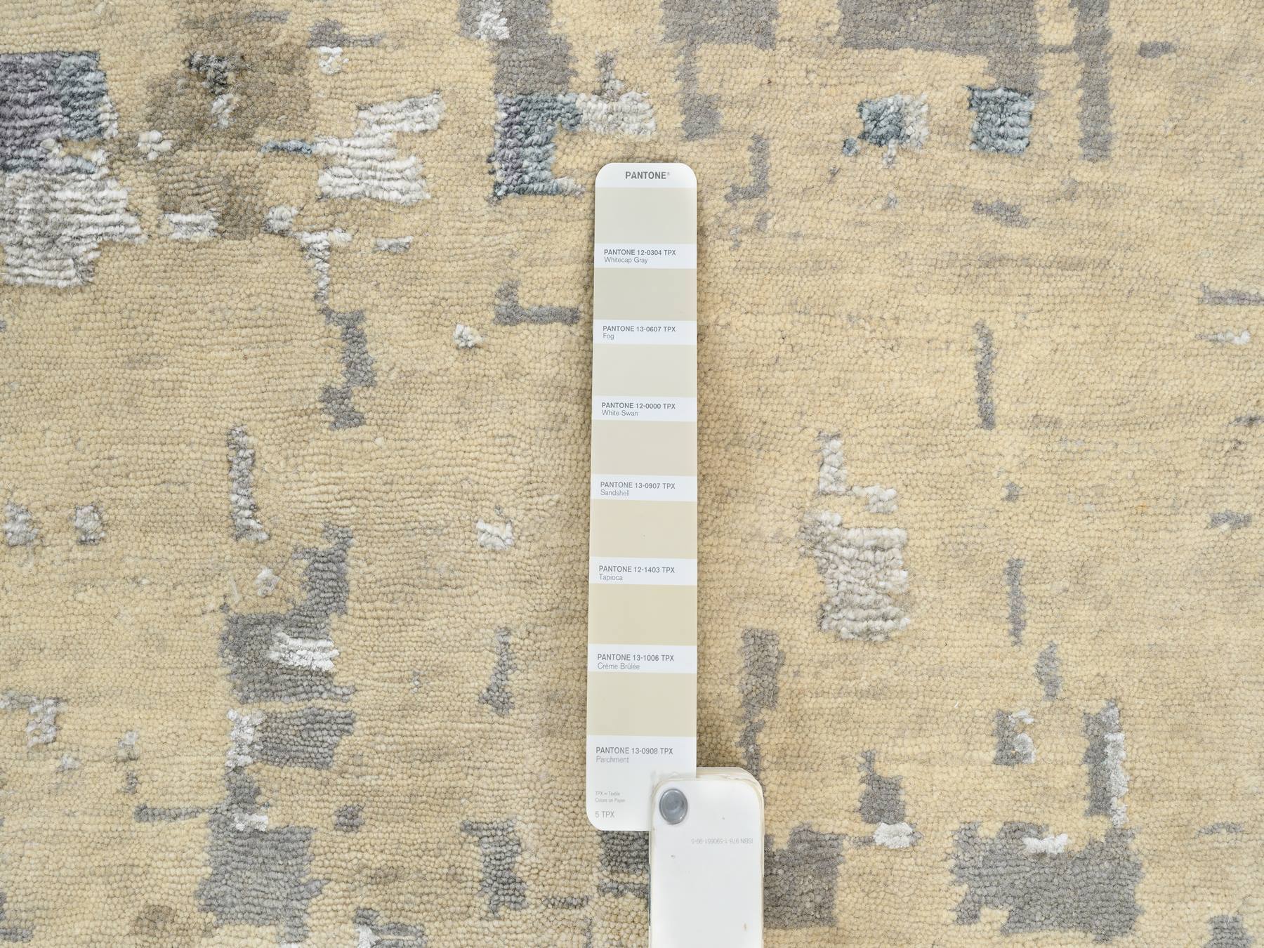 Modern / Contemporary hand-knotted wool/silk rug in Beige, 12' x 17'9" — SKU O063895 (view 7)