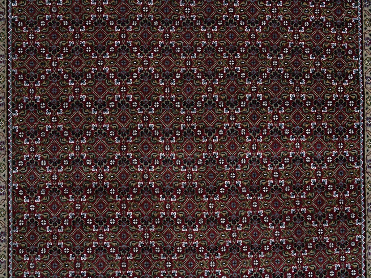 Herati Fine Oriental hand-knotted wool rug in Red & Ivory, 5'9" x 8'9" — SKU O064088 (view 8)