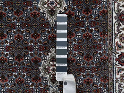 Grey 2'6" x 26'0" Traditional Hand knotted Wool Rug - Sku: O064089