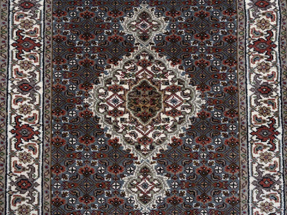 Grey 2'6" x 26'0" Traditional Hand knotted Wool Rug - Sku: O064089