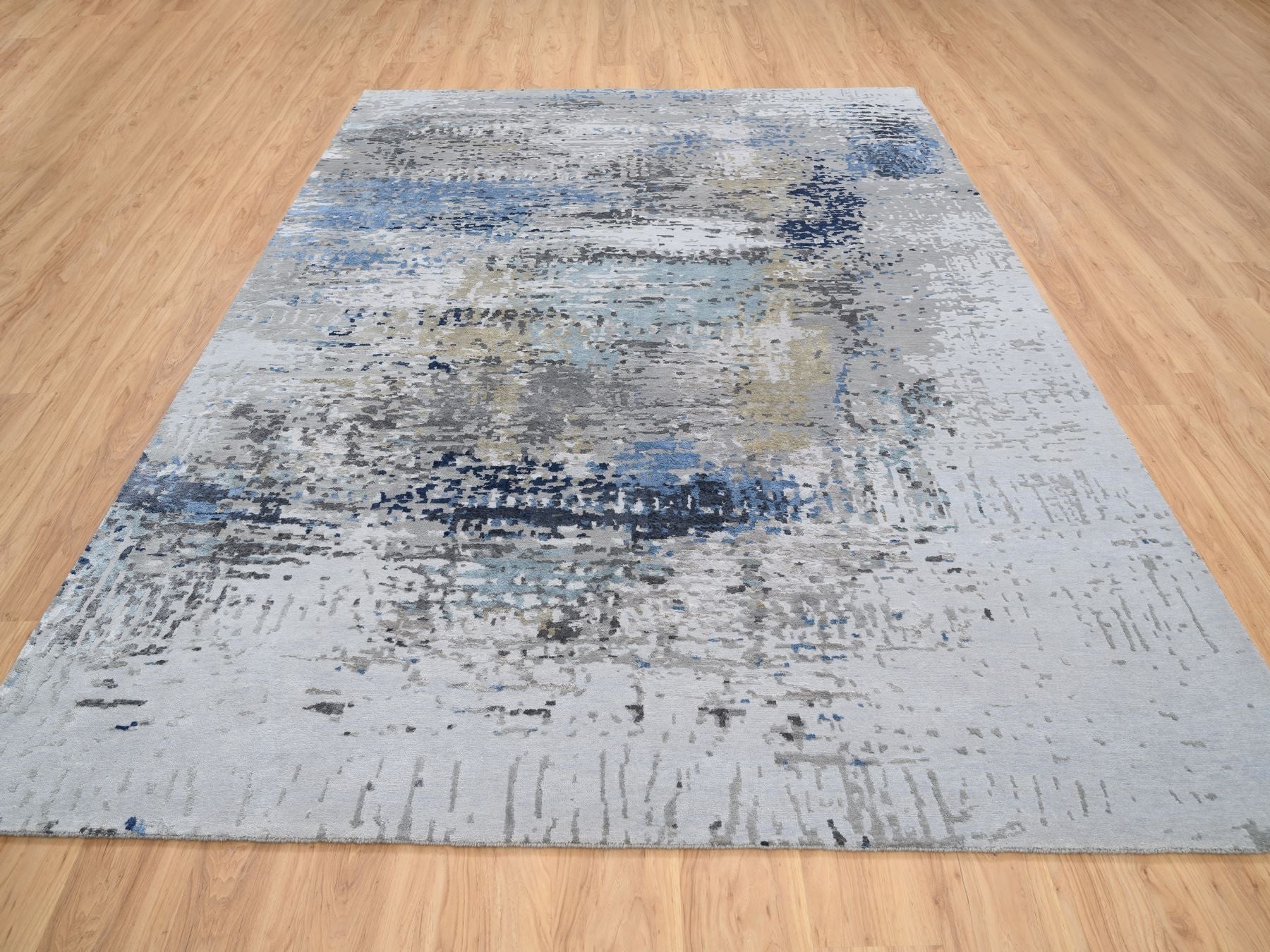 Modern / Contemporary hand-knotted wool/silk rug in Gray, 7'10" x 10' — SKU O064184 (view 3)