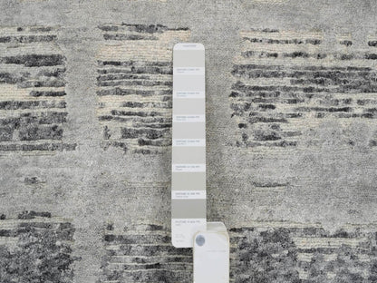 Grey 2'1" x 3'1" Modern / Contemporary Hand knotted Wool Rug - Sku: O064237
