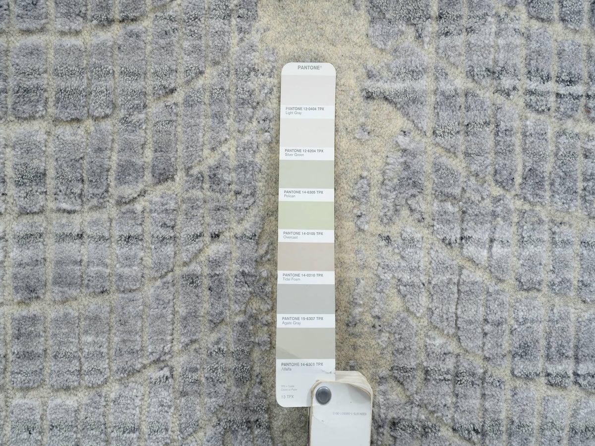 Modern / Contemporary hand-knotted wool/silk rug in Gray, 9' x 9' — SKU O064309 (view 8)