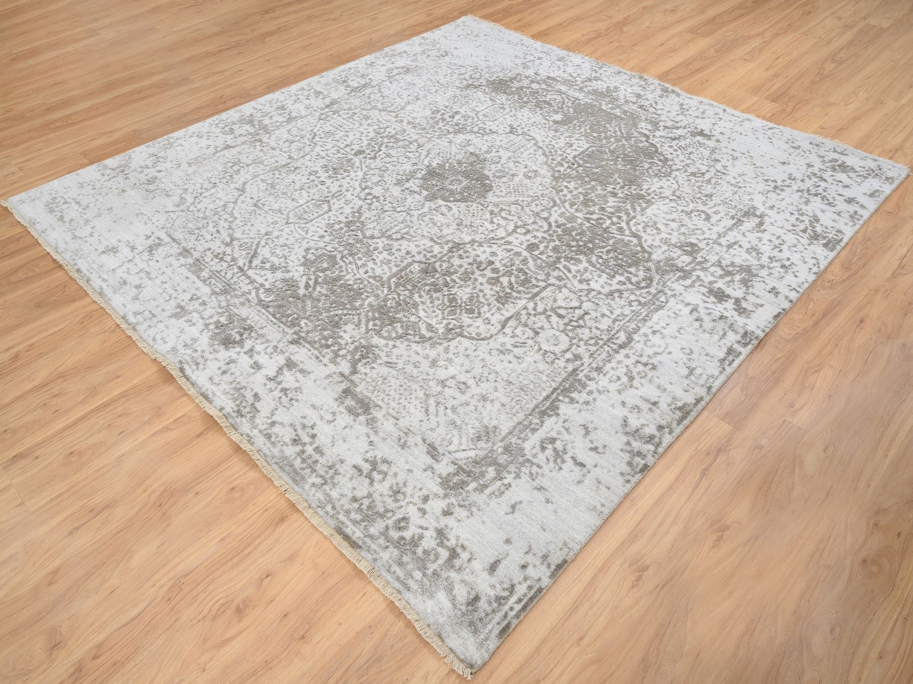 Transitional hand-knotted wool/pure silk rug in Gray, 8' x 8'3" — SKU O064321 (view 3)