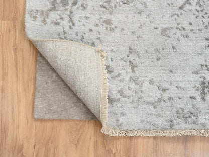 Transitional hand-knotted wool/pure silk rug in Gray, 8' x 8'3" — SKU O064321 (view 4)