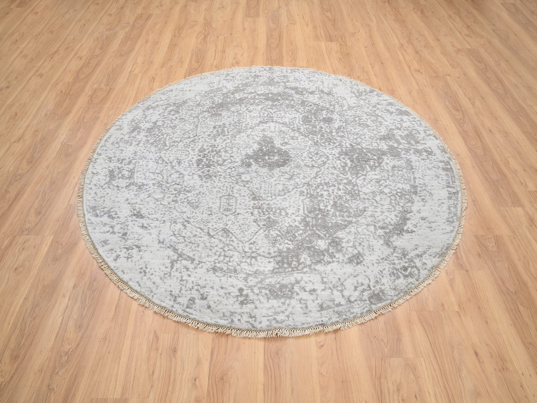 Transitional hand-knotted wool/pure silk rug in Gray, 6'7" x 6'7" — SKU O064322 (view 2)