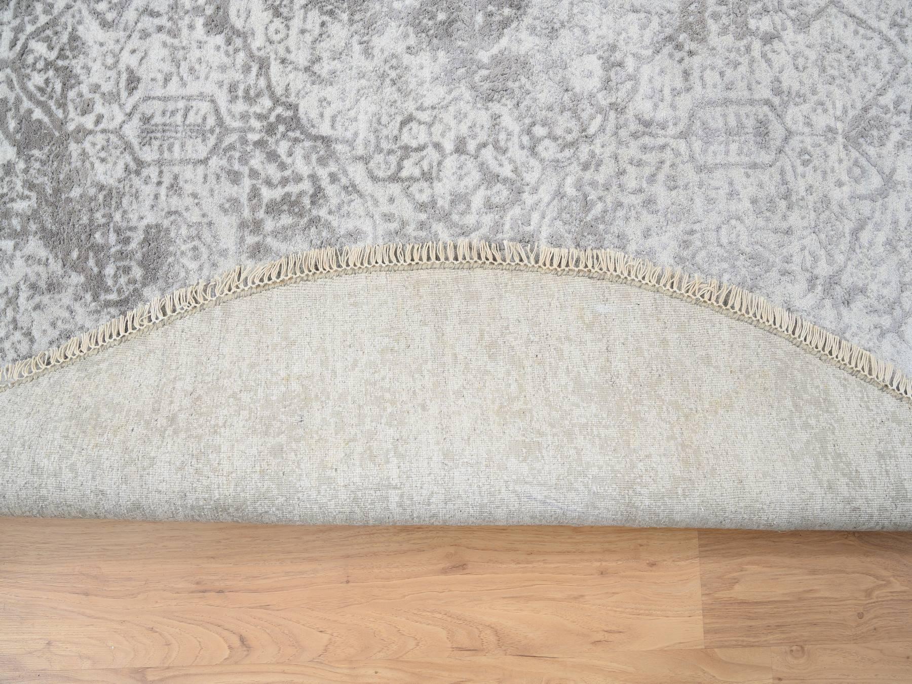 Transitional hand-knotted wool/pure silk rug in Gray, 6'7" x 6'7" — SKU O064322 (view 3)