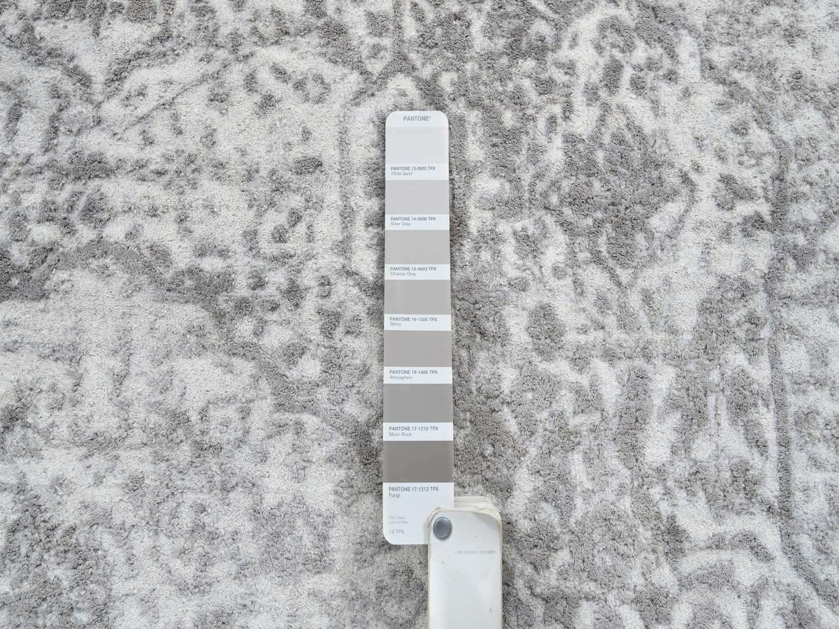 Transitional hand-knotted wool/pure silk rug in Gray, 6'7" x 6'7" — SKU O064322 (view 4)