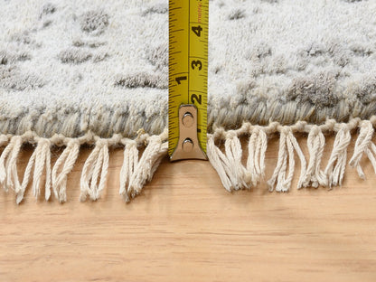 Transitional hand-knotted wool/pure silk rug in Gray, 6'7" x 6'7" — SKU O064322 (view 7)