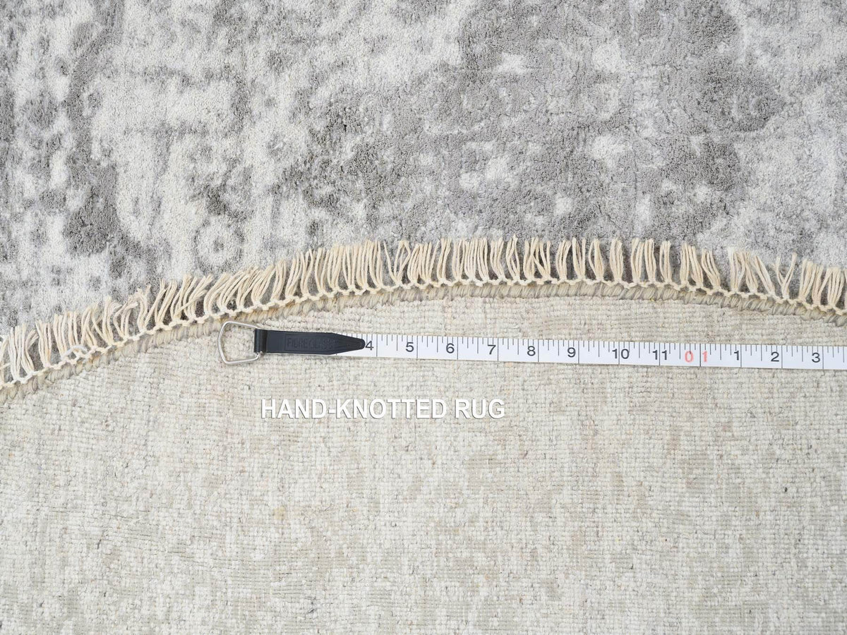 Transitional hand-knotted wool/pure silk rug in Gray, 6'7" x 6'7" — SKU O064322 (view 8)