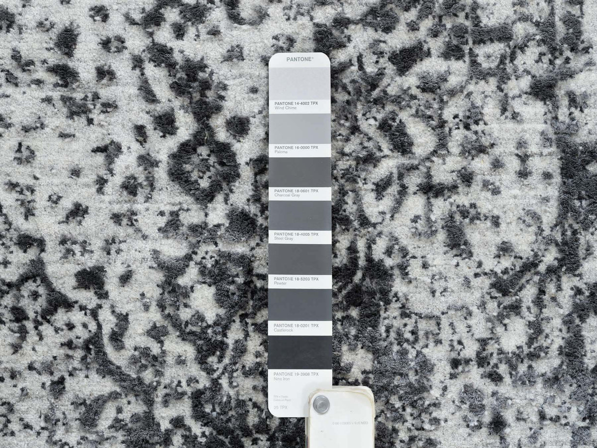 Transitional hand-knotted wool/pure silk runner in Gray, 2'7" x 8'2" — SKU O064324 (view 4)