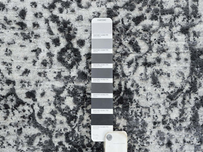 Transitional hand-knotted wool/pure silk runner in Gray, 2'7" x 8'2" — SKU O064324 (view 4)